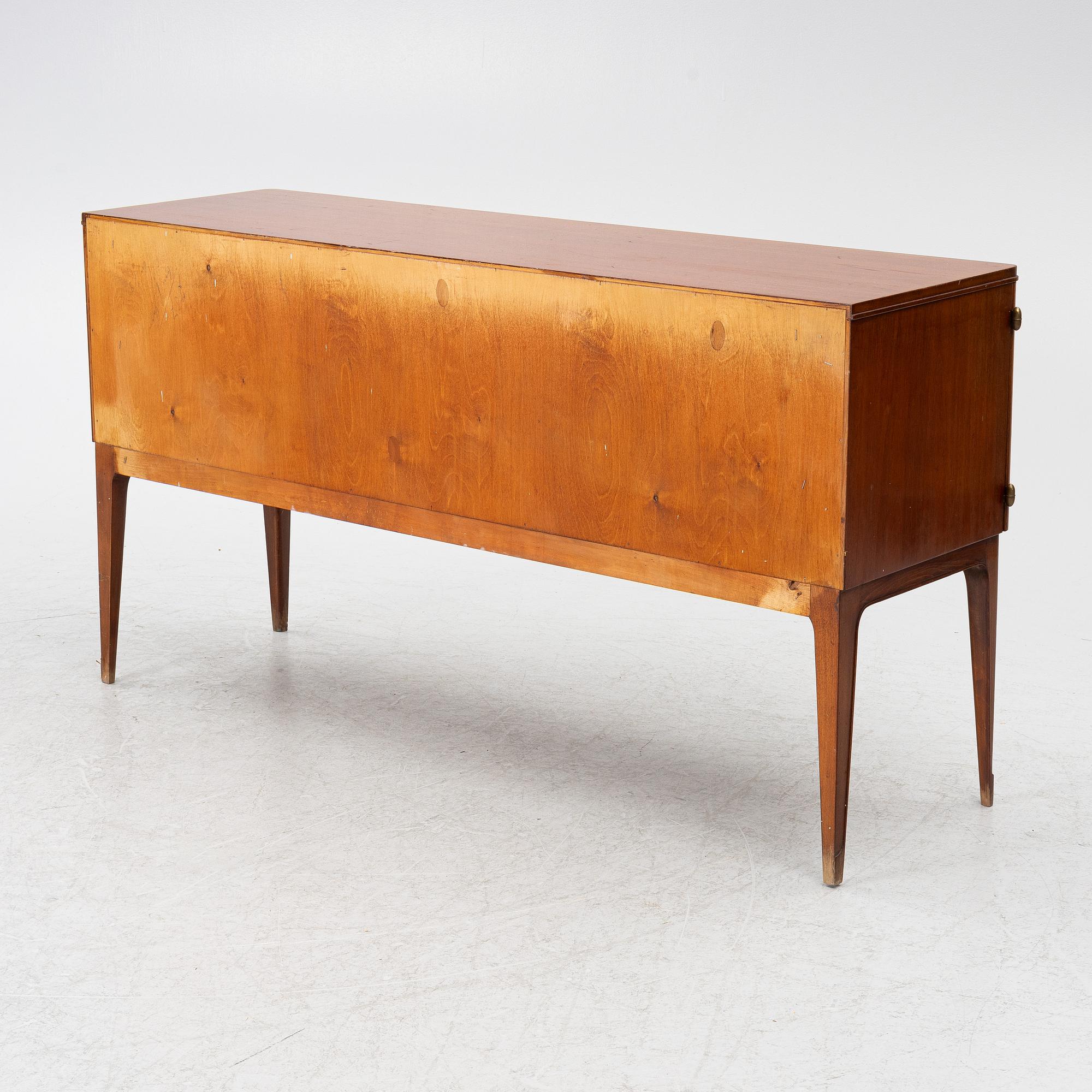 Bertil Fridhagen, sideboard, "Edvard", Svenska Möbelfabrikerna, Bodafors, omkring 1900-talets mitt.