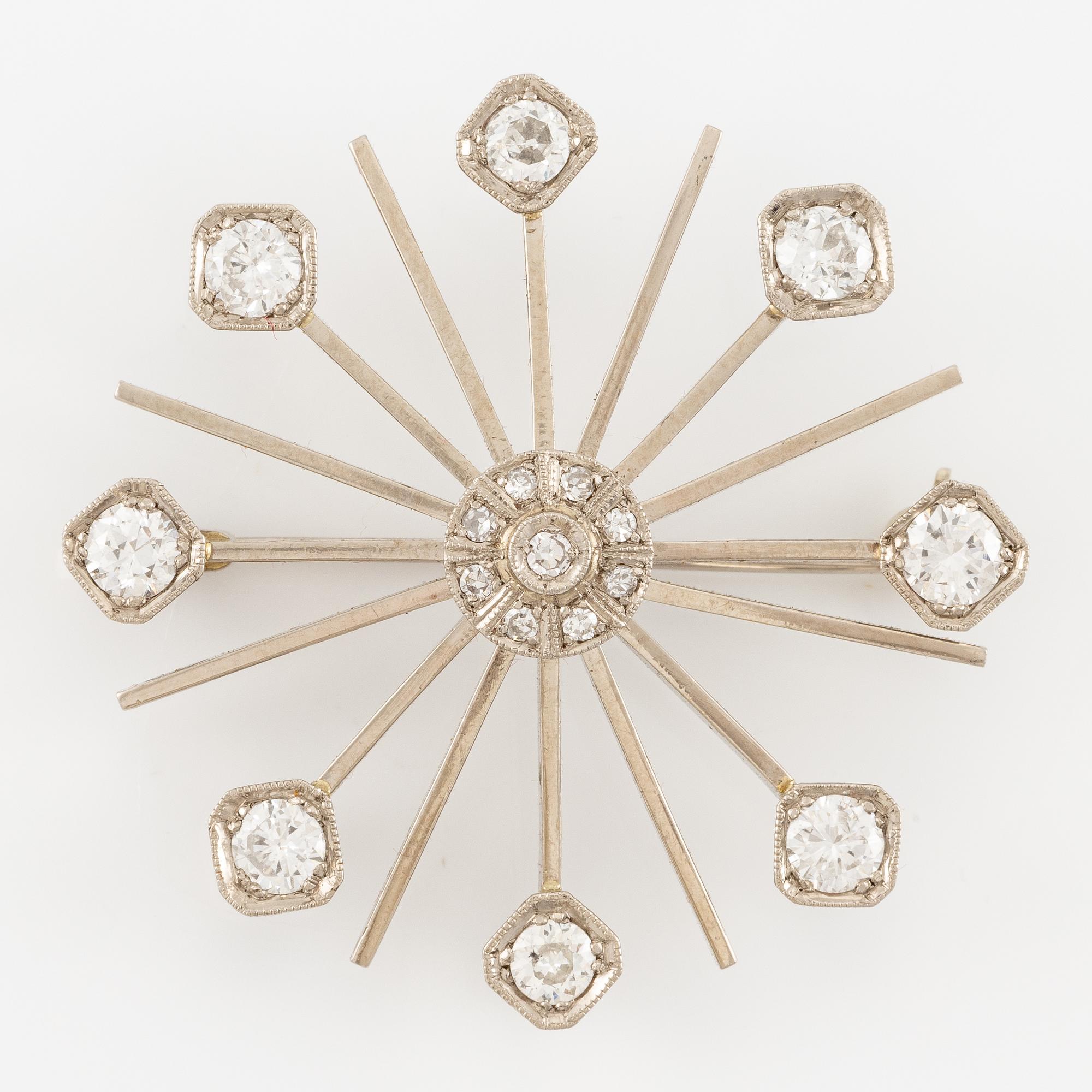 Brooch 18K white gold set with round brilliant-cut and octagonal-cut diamonds.