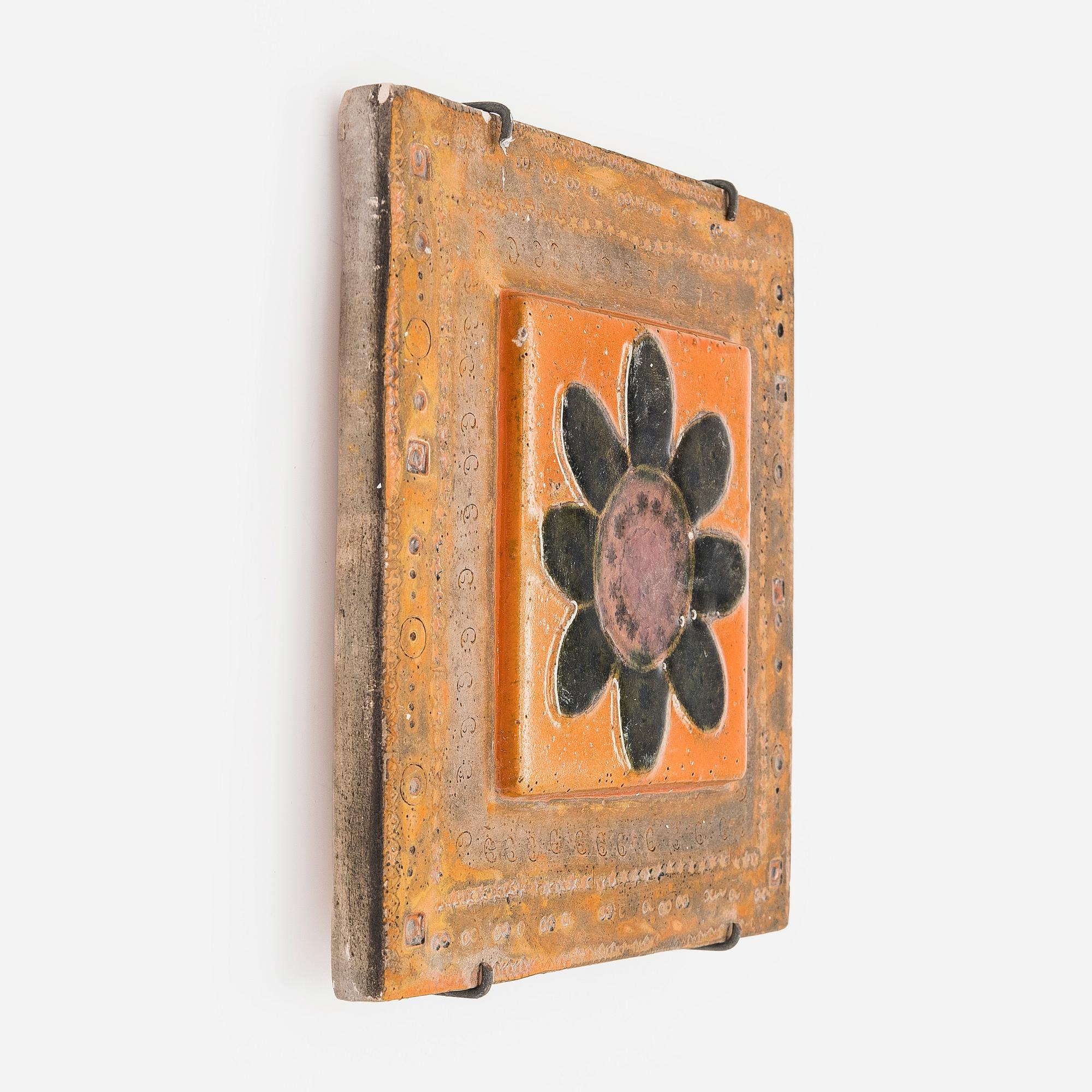 Rut Bryk, Relief, kivitavara, signeerattu BRYK.