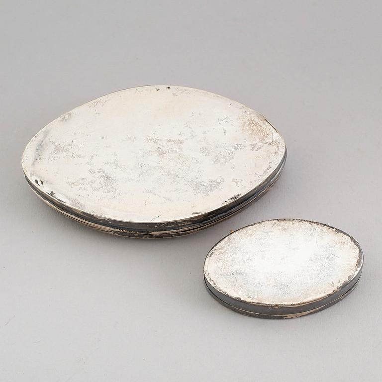 DOSOR, 2 st, silver, svenska stämplar, 1800-tal. Vikt ca 80 gram.
