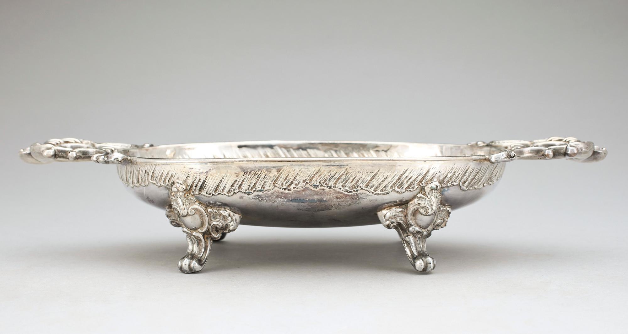 SKÅLFAT, silver, rokokostil, otydliga stämplar, troligen Tyskland, 1900-tal. Vikt ca 350 gram.