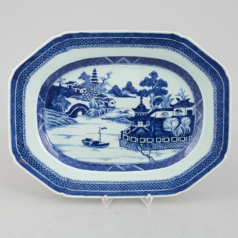Seven export porcelain serving dishes, China, Jiaqing (1796-1820),.