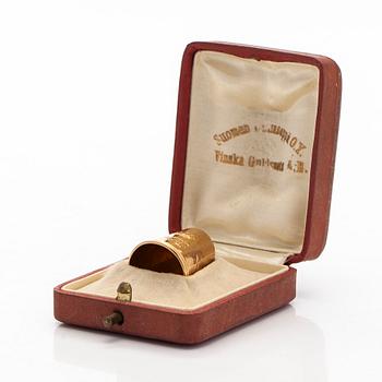 Sormustin, 18K kultaa, Suomen Kultaseppä Oy, Turku 1923.