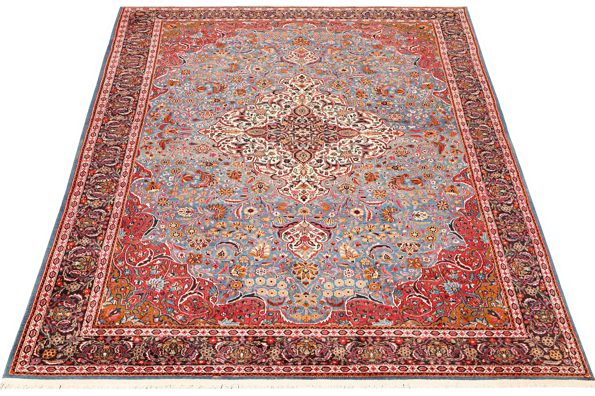 A semi-antique Keshan Carpet, a. 275 x 183 cm.