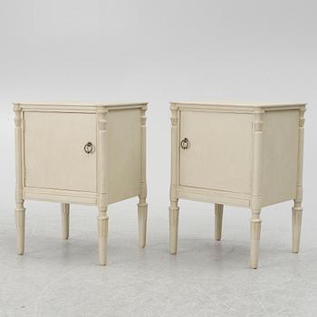 Sängbord, ett par, samtida.