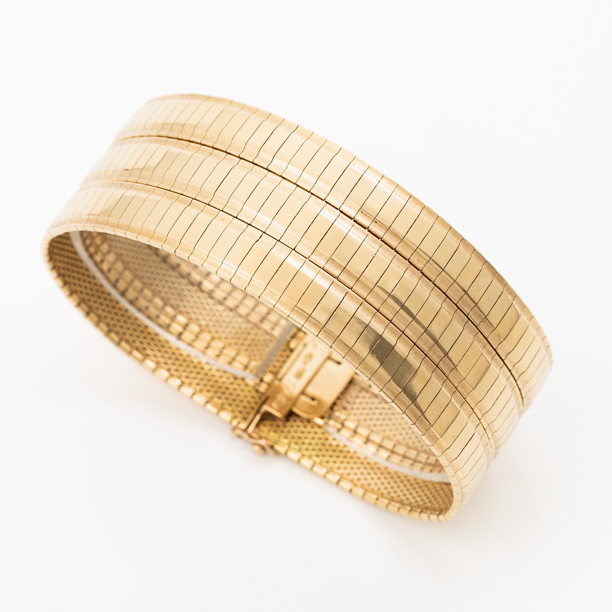 18K gold bracelet.
