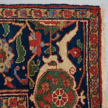 A CARPET, a semi-antique Heriz, ca 322-327 x 226,5 cm.