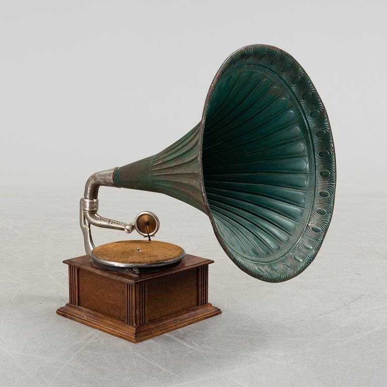 A gramophone, circa 1900.