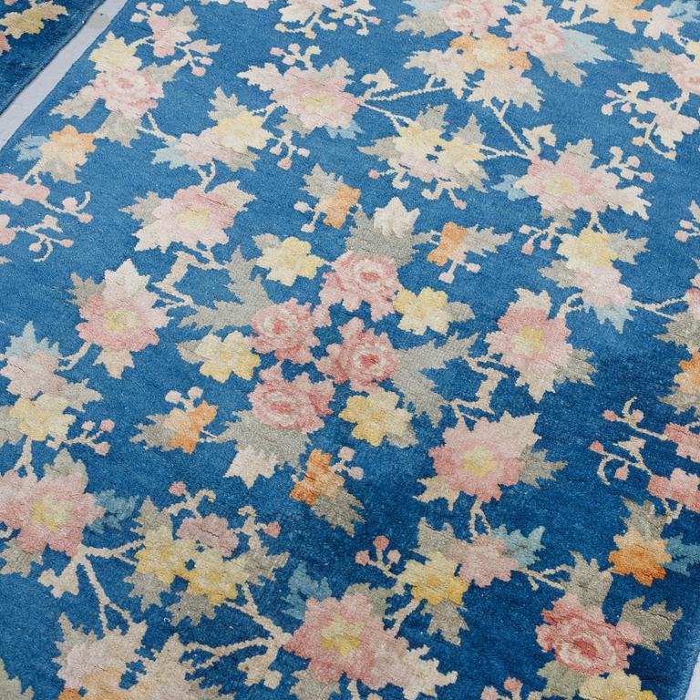 A pair of semi-antique/Old, Chinese rugs, ca 138 x 77 cm.