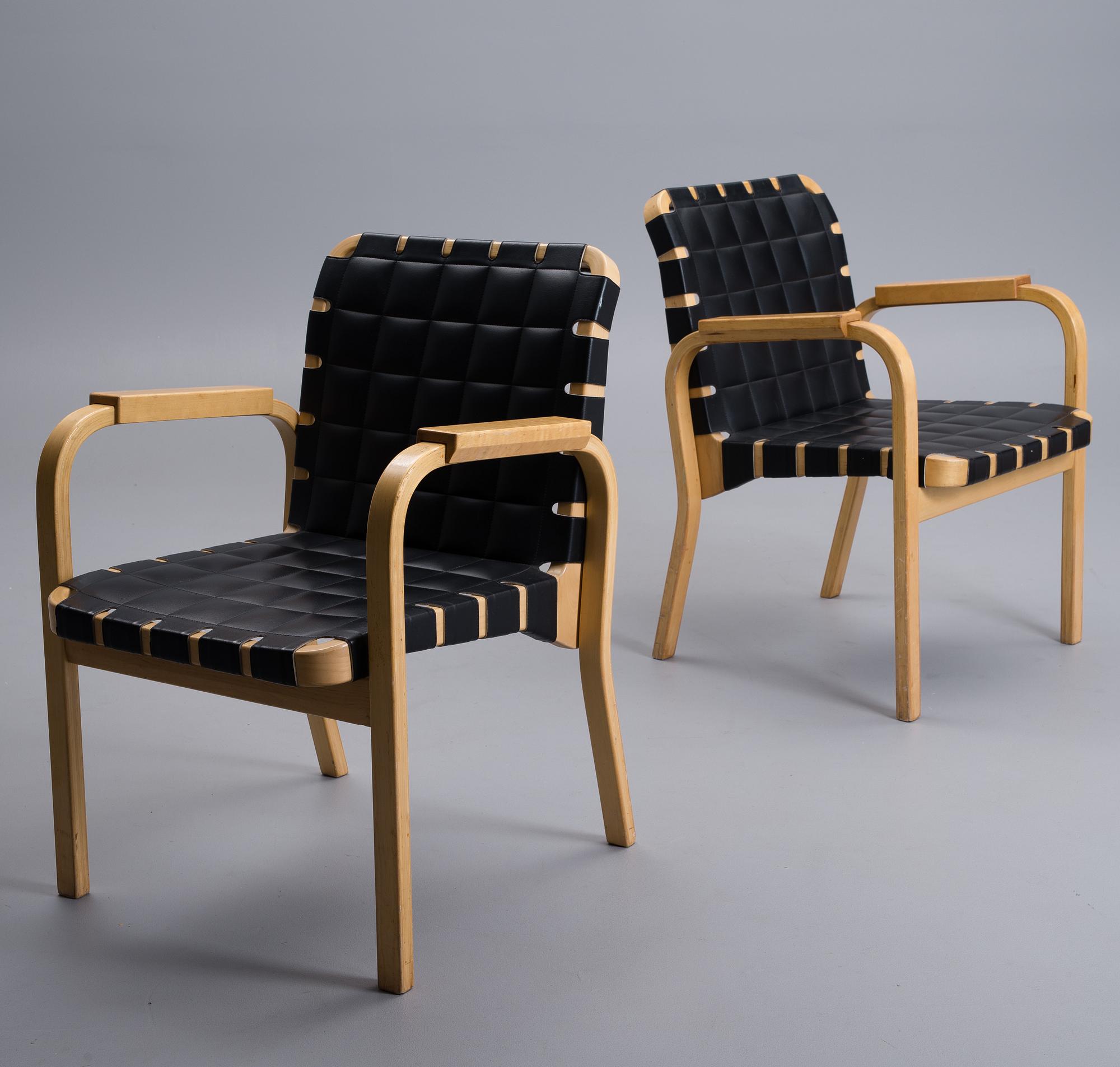 ALVAR AALTO, karmstolar, ett par, modell 45, Artek, 1900-talets slut.