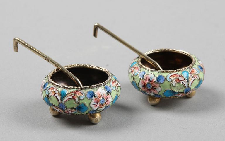 SALTKAR samt SKEDAR, silver, ett par. Ryssland, 1896-1908.