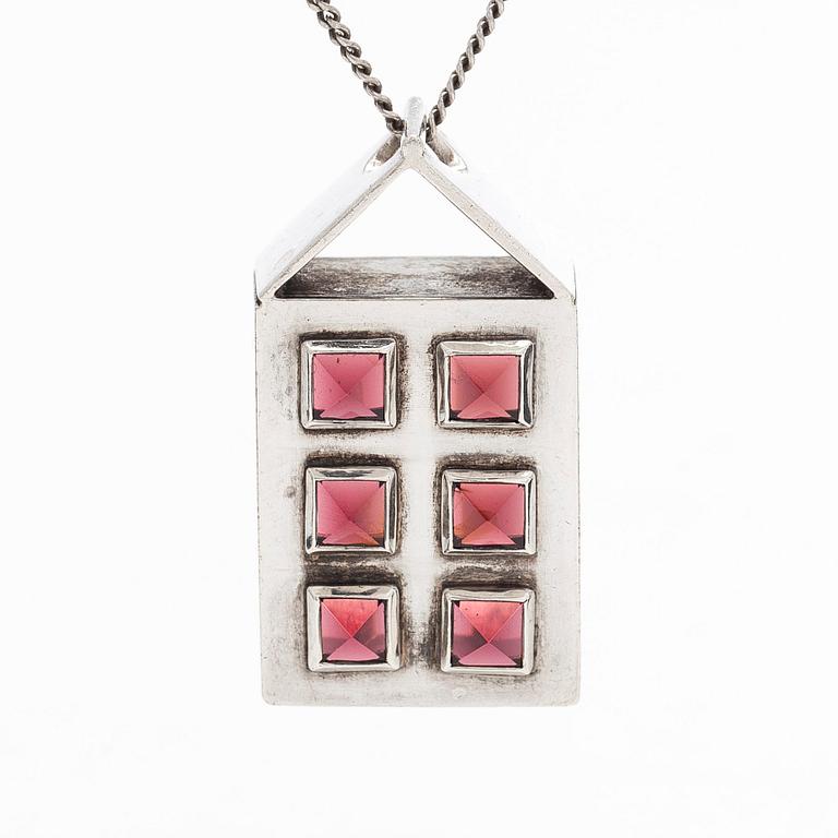 Björn Styrman, hänge, silver och granater. Helsingfors 1964.