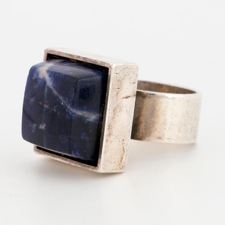 RING, Hans Hansen, sterlingsilver och sodalit. Danmark.