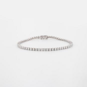 A brilliant cut diamond bracelet.