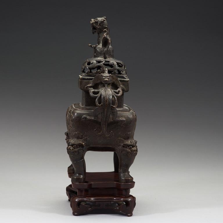 A Chinese bronze incense burner with pierced cover, Qing dynasty, 17th/18th century.