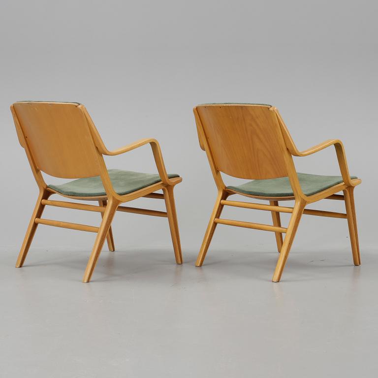 STOLAR, ett par, "AX-stolen", Peter Hvidt & Orla Molgaard Nielsen. Modellen formgiven 1950.
