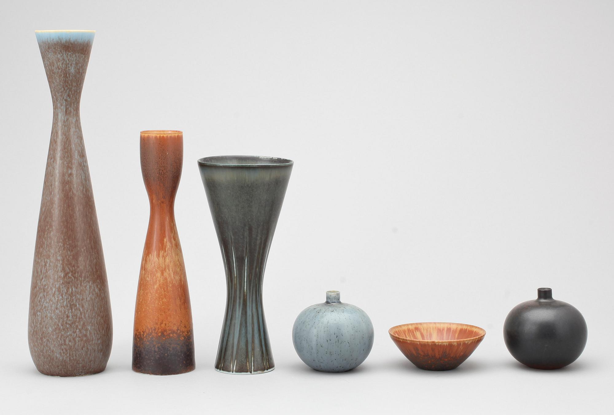 VASER samt SKÅLAR, 6 delar, stengods, Carl Harry Stålhane, Rörstrand, 1900-talets andra hälft.