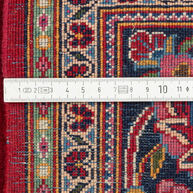An oriental rug, c. 205 x 133 cm.