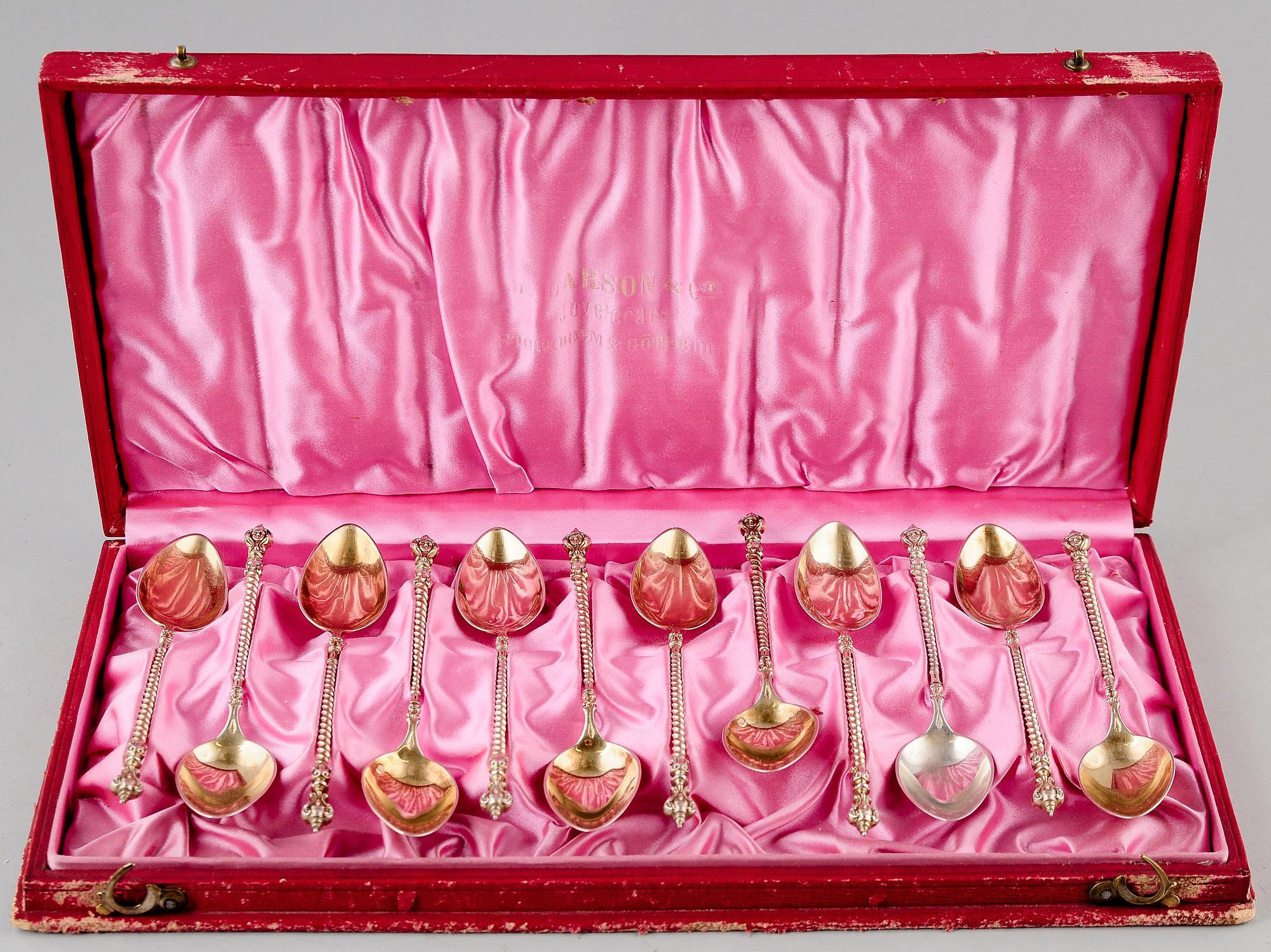 KAFFESKEDAR, 12  st, förgyllt silver, Stockholm 1876. Vikt ca 93 g.