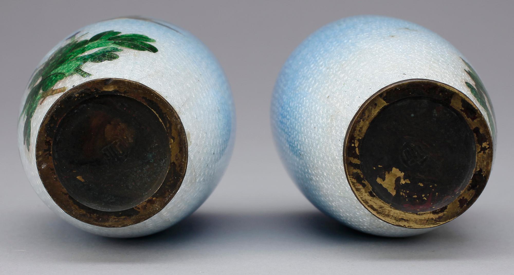 VASER, sex stycken, cloisonne. Japan, Meiji.