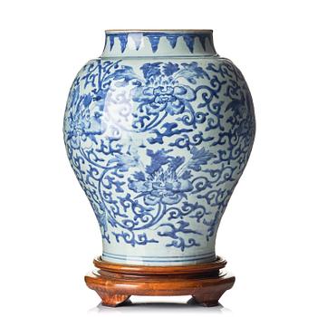 1336. A large blue and white jar, Transition, 17th century.