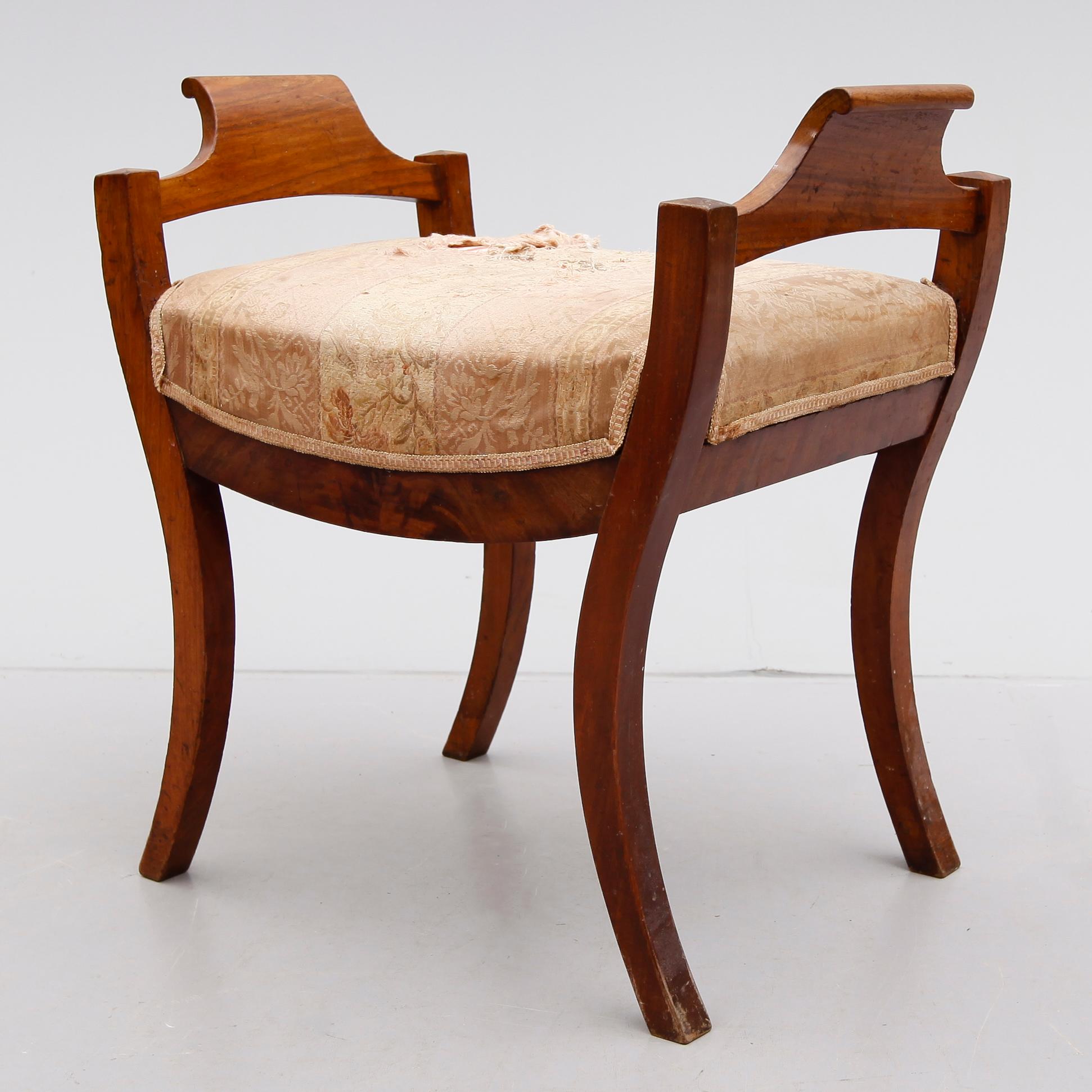 TABURETT, Karl Johan, 1800-talets mitt.