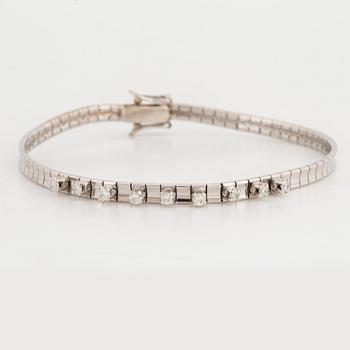 ARMBAND, med briljantslipade diamanter 0,30 ct, vitguld samt ÖRHÄNGEN med briljantslipade diamanter.