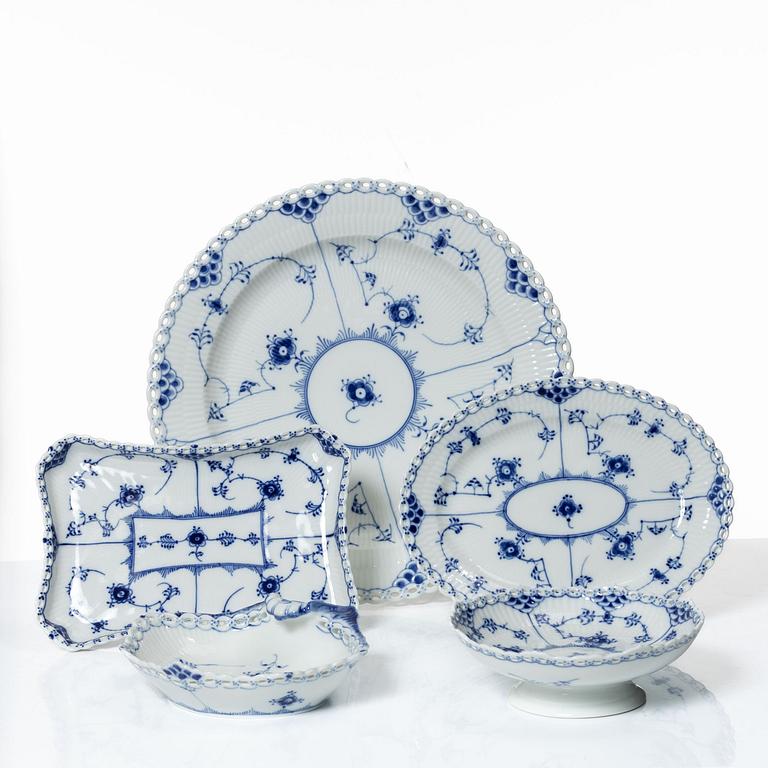 Royal Copenhagen, a set of five porcelain service pieces, 'Musselmalet' / 'Blue Fluted, Denmark.