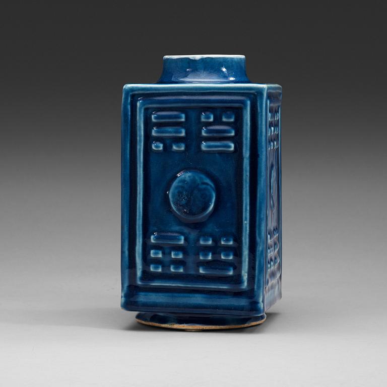 A blue rectangular vase, late Qing dynasty, circa 1900.