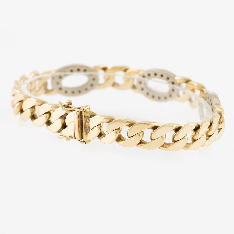 Arm bracelet, 14K gold with brilliant-cut diamonds.
