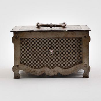 KASSASKRIN, vitmetall, 1800-talets första hälft.