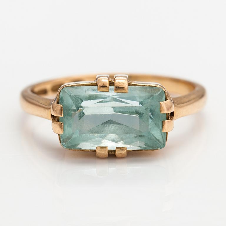 Ring, 18K guld och akvamarin. Helsingfors 1952.