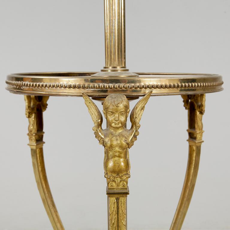 GOLVFOTOGENLAMPA, mässing, empirestil 1900-talets början.