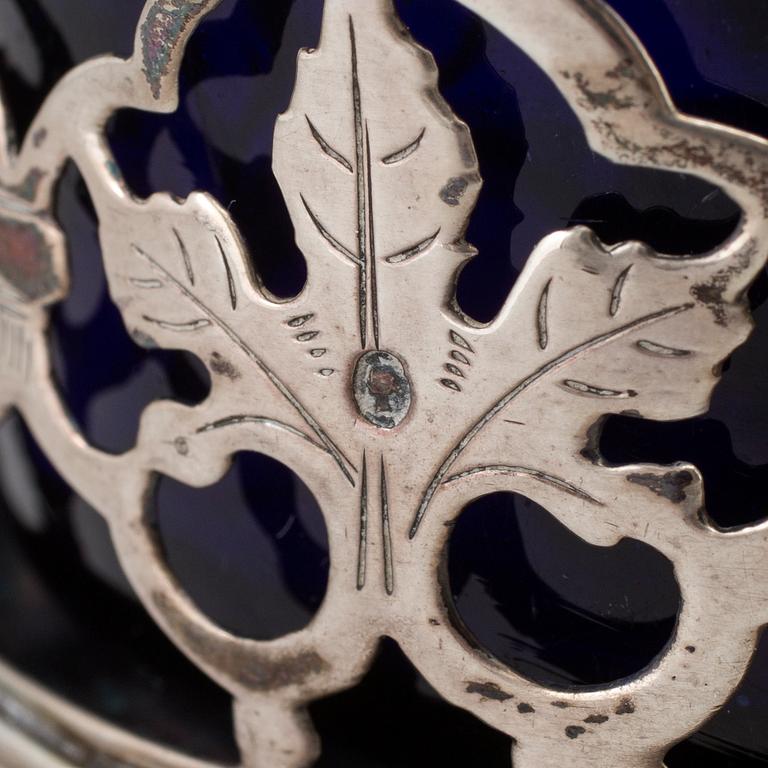 A bowl and a salt cellar, silver and glass. Northern Europe. 19th / 20th century.
