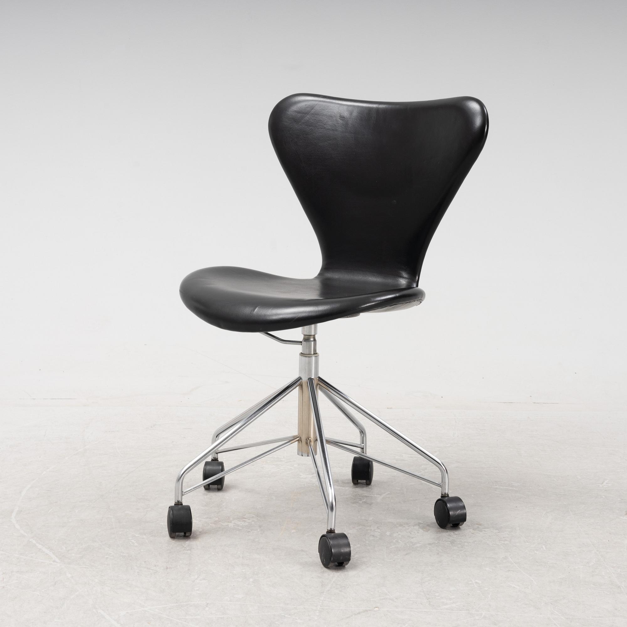 Arne Jacobsen, skrivbordsstol, 'Sjuan', Fritz Hansen, Danmark, 1980.