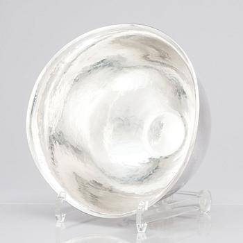 Lars Håkansson, a sterling bowl, Konstindustriskolan, Göteborg 1978.
