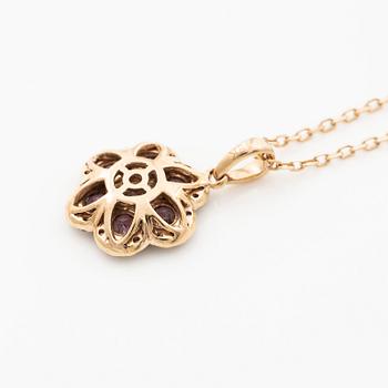 Collier, 18K guld med hänge i form av blomma med rosa safirer, vit mittsten och små diamanter.