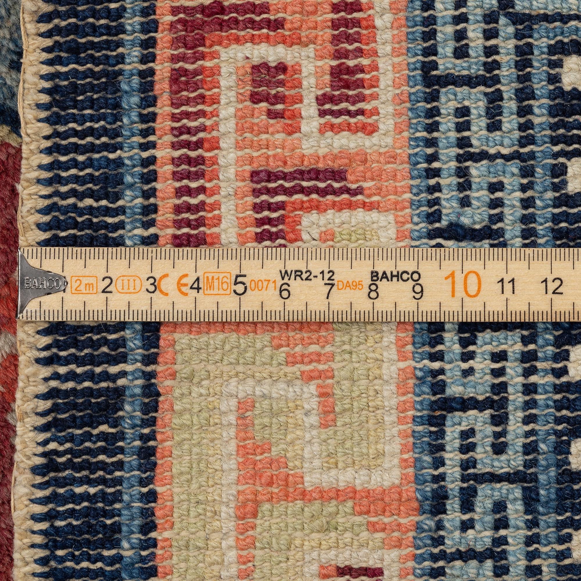 A Chinese rug, semi-antique/antique, 129 x 67 cm.
