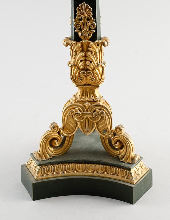 KANDELABER, förgylld brons, senempire, sannolikt Frankrike, 1800-talets första hälft.