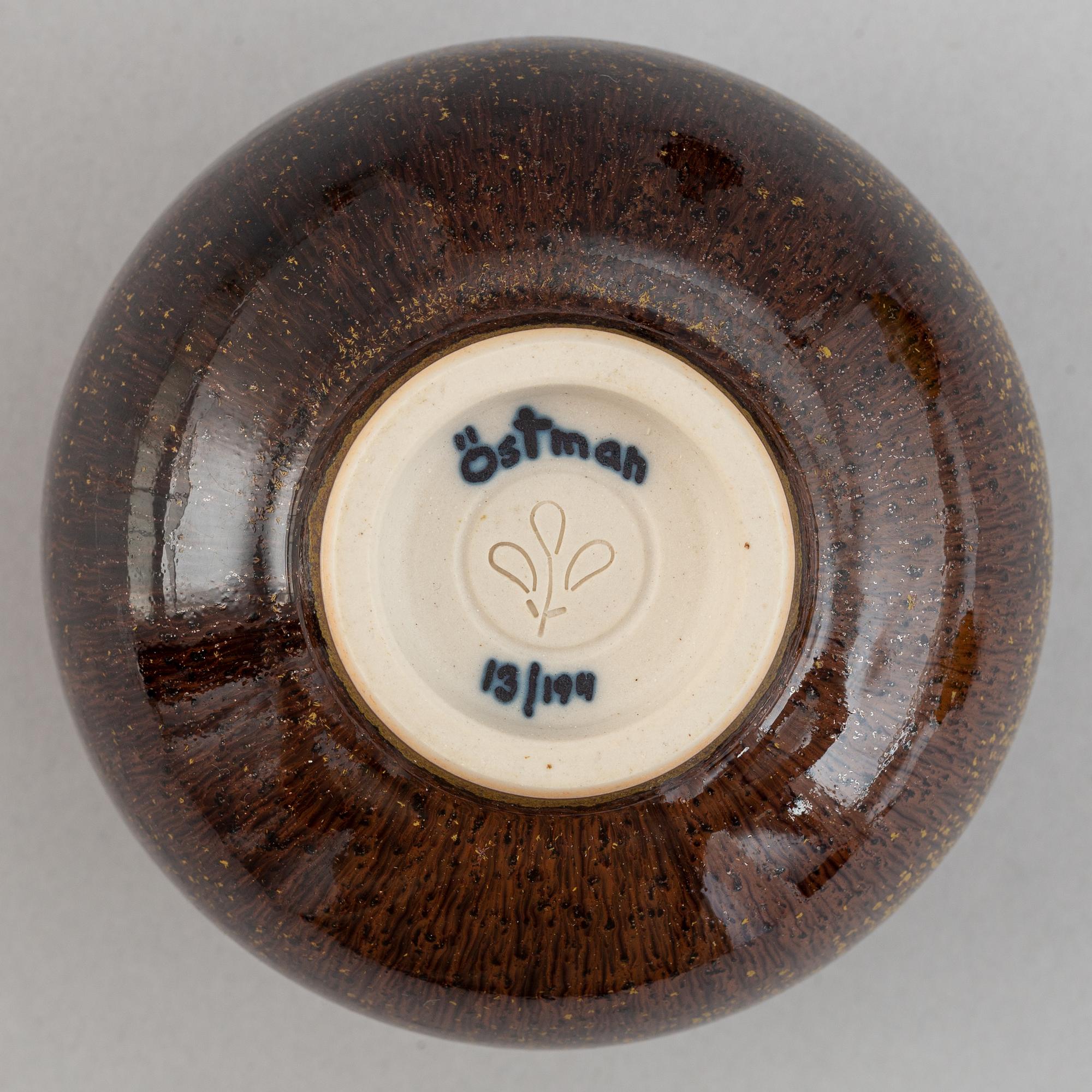 Lasse Östman, a set of four stoneware vases and two bowls.