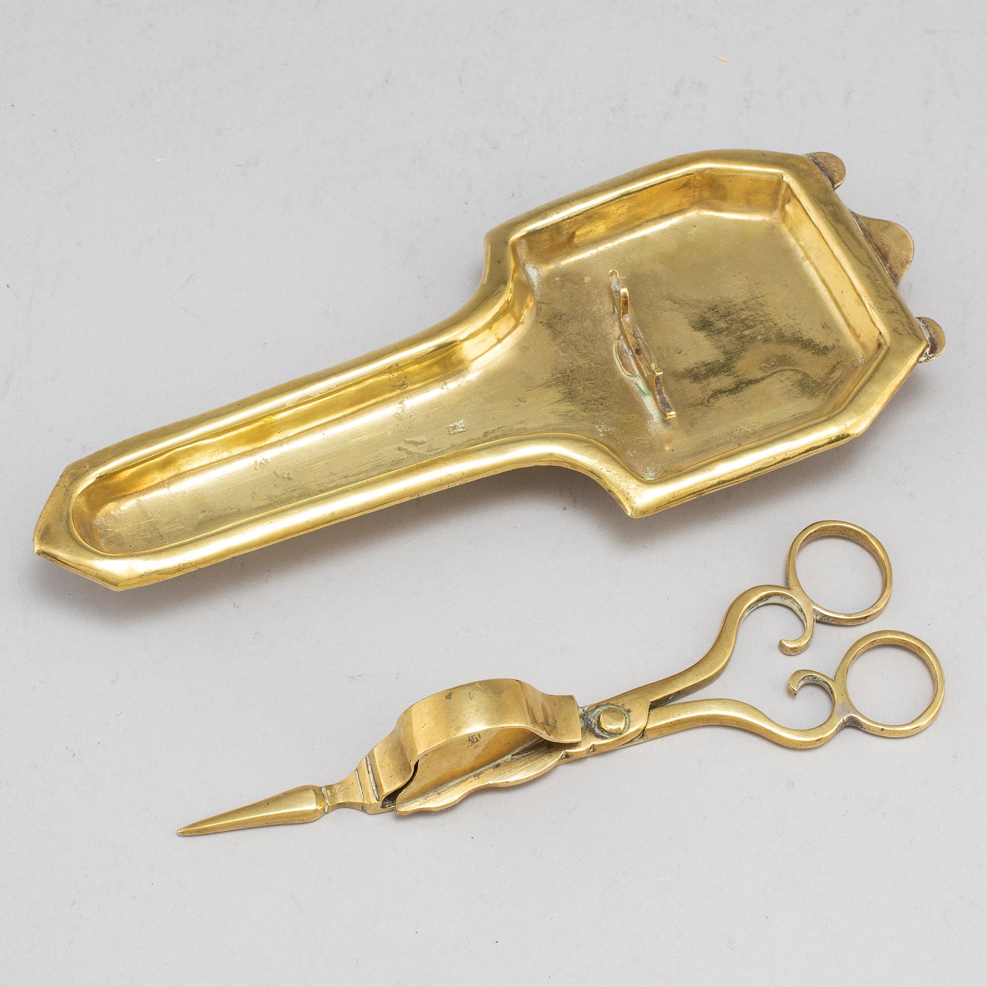 LJUSSAX MED STÄLL, mässing, 1700-tal, troligen Sverige.