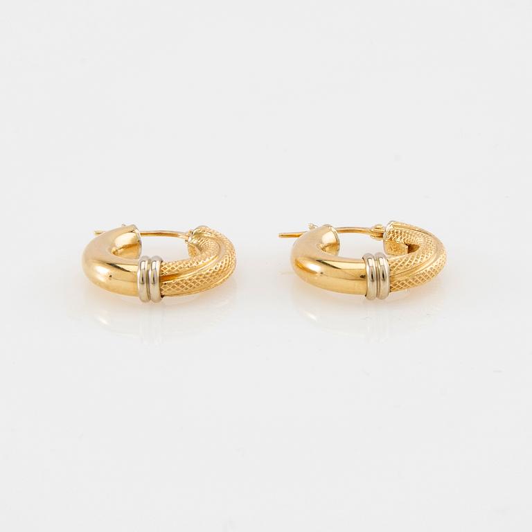 Earrings, a pair of 18K gold.