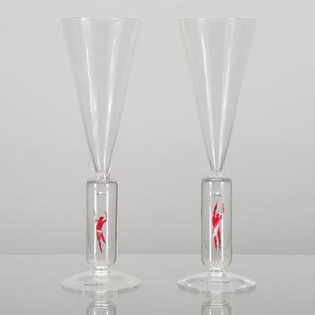 GLAS, ett par, "Millennium" Bert Vallien, Kosta Boda, signerade och numrerade.