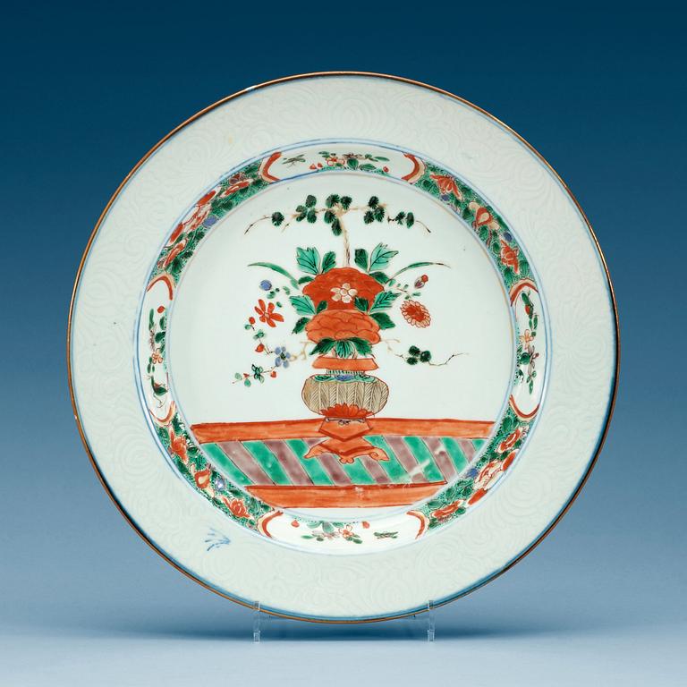 A famille verte dish, Qing dynasty, Kangxi (1662-1722).