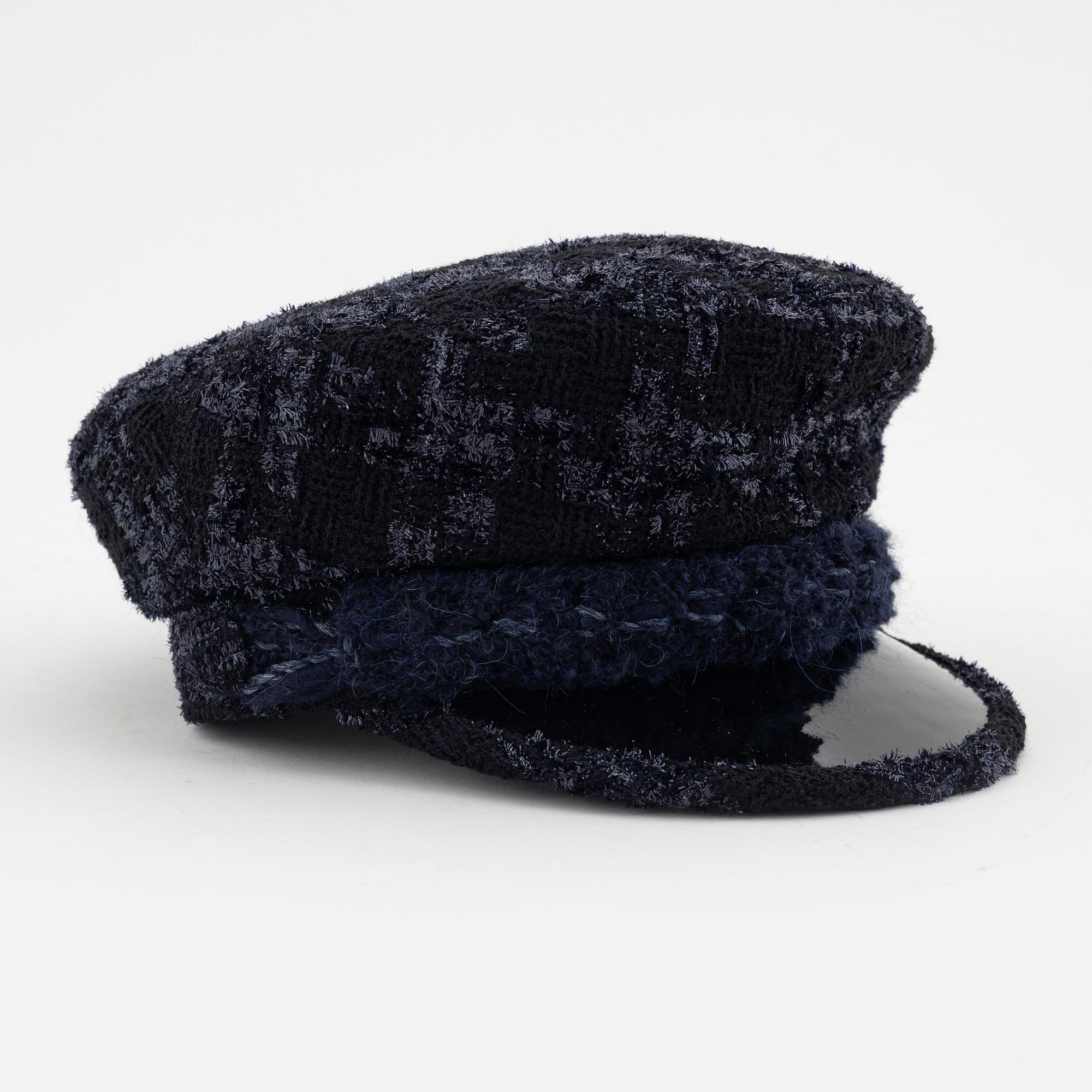 Chanel, a wool mix bouclé hat, size S.