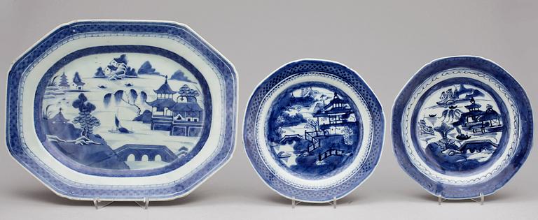 FAT samt TALLRIKAR, ett par, kompaniporslin, Qingdynastin 1800-tal.