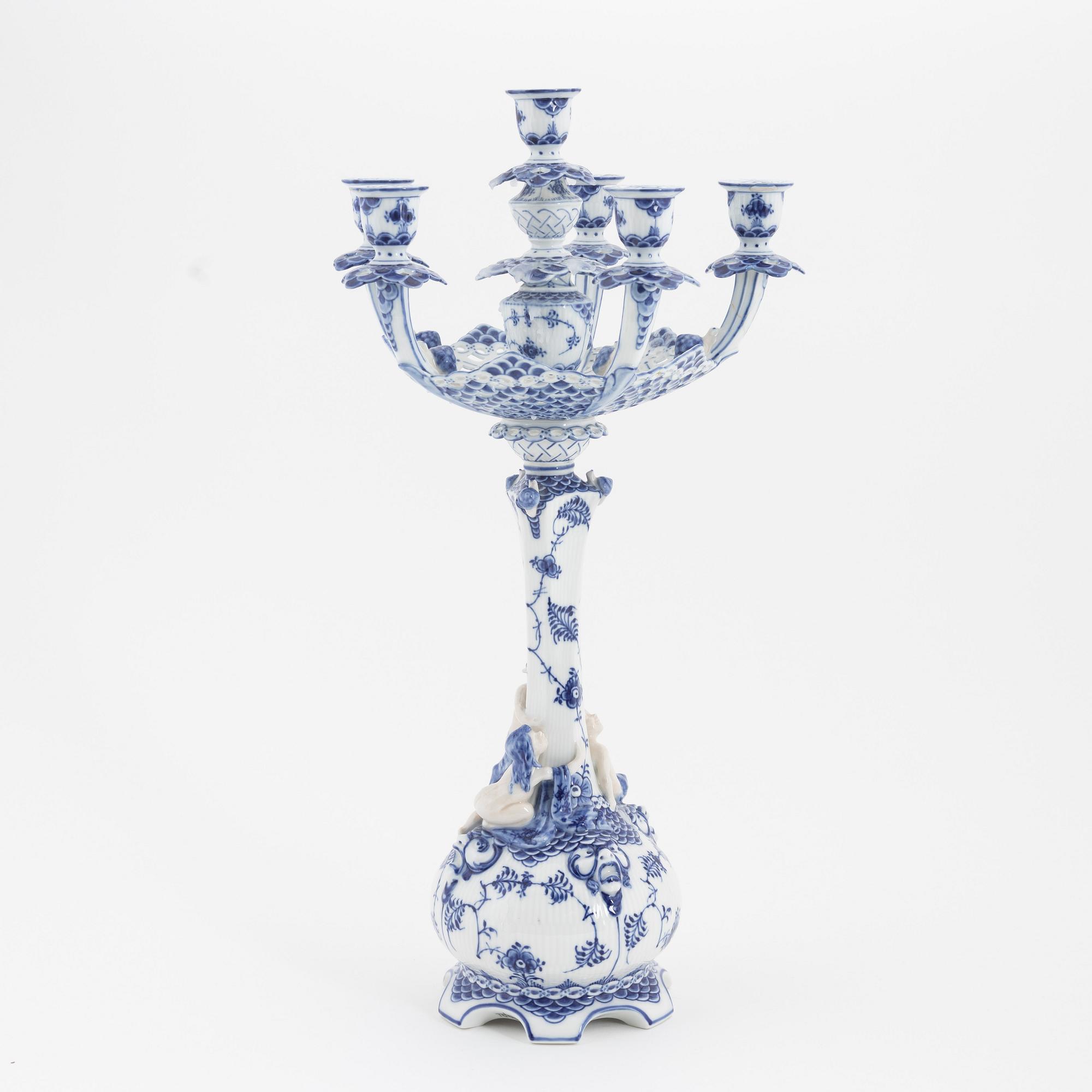 Royal Copenhagen, kandelaber, porslin, "Musselmalet Helblonde", modell 1006, Danmark, 1969-73.