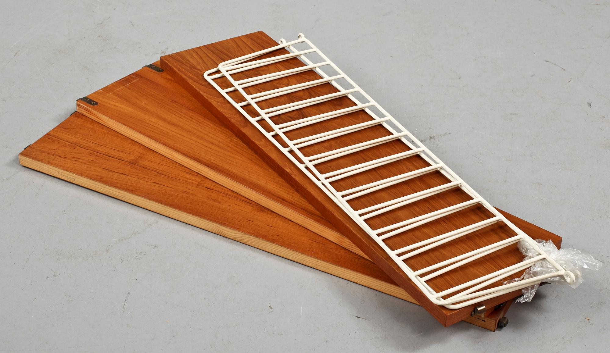 HYLLOR, 2 st, stringmodell, 1900-talets andra hälft.