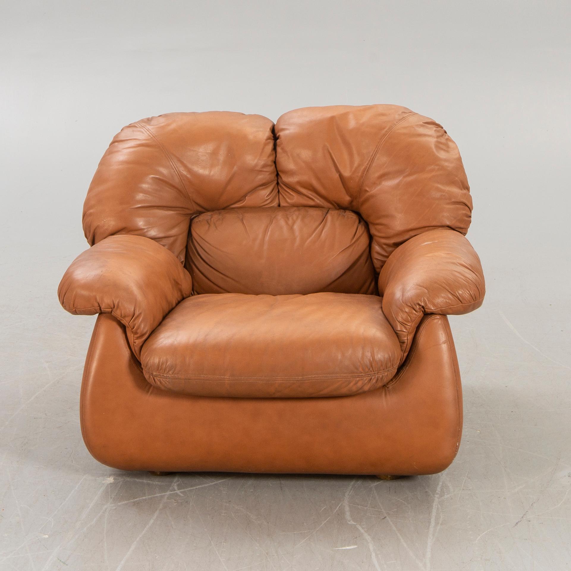 Fåtölj, skinn, Italien, 1960-70-tal.