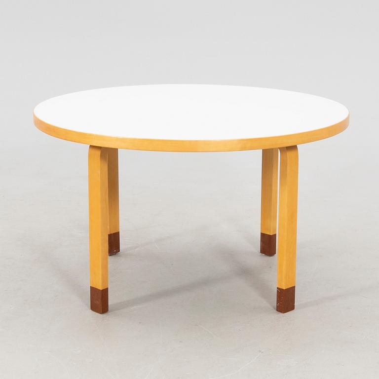 Alvar Aalto, matbord, modell 91, Artek, Finland, sent 1900-tal.